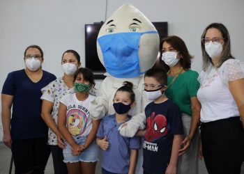 Crianças já começaram a receber a vacina contra Covid-19 em Foz