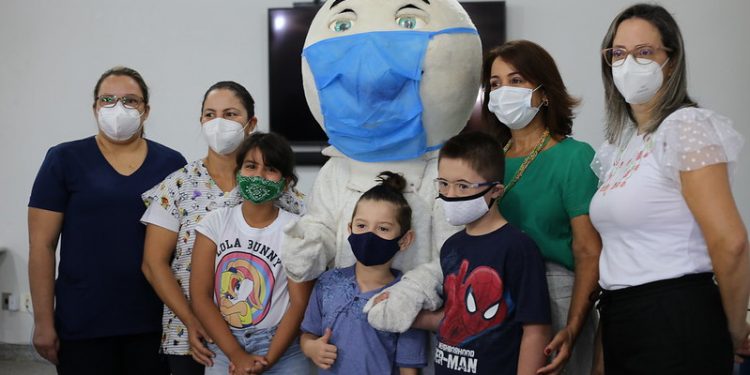 Crianças já começaram a receber a vacina contra Covid-19 em Foz