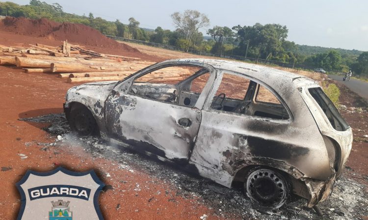 Veículo possível de furto/roubo é encontrado incendiado no Três Lagoas
