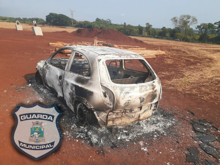 Veículo possível de furto/roubo é encontrado incendiado no Três Lagoas
