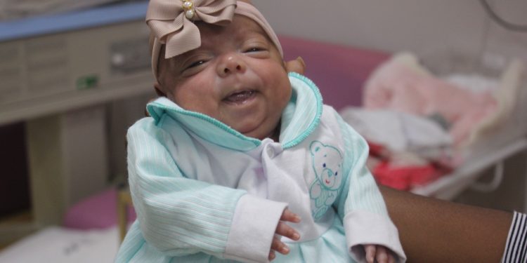 Ganha alta a menor criança nascida no Hospital Costa Cavalcanti