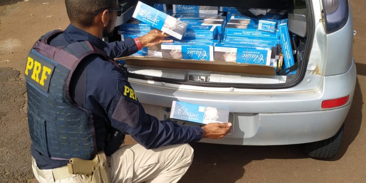 PRF apreende 2.000 maços de cigarros contrabandeados do Paraguai