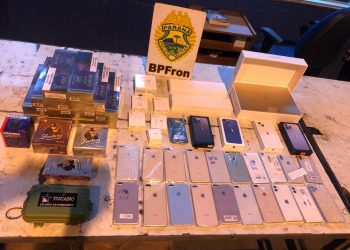 Polícia apreende iPhones e cigarros contrabandeados na fronteira