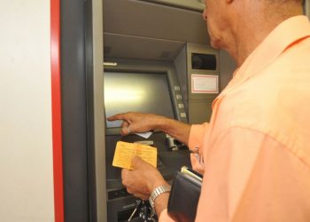 Entenda como é feita a cobrança de tarifas bancárias