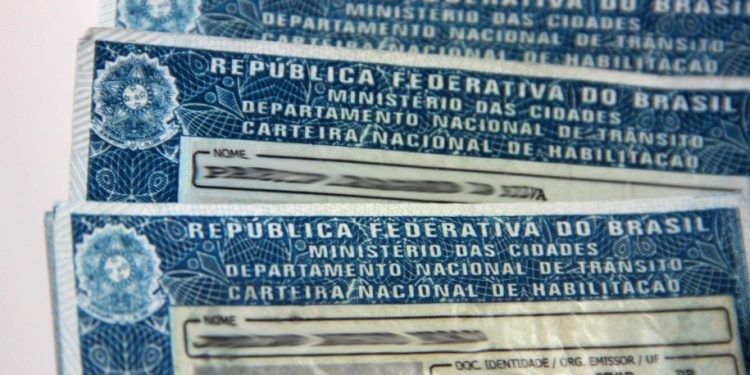 Detran-PR alerta sobre retomada do prazo de um ano para obtenção da CNH