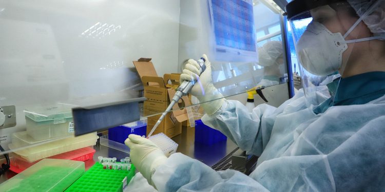 Paraná já soma 100 casos confirmados da variante Ômicron