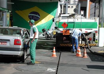 Senadores defendem projetos para conter preços dos combustíveis