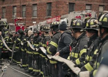 Incêndio em Nova York deixa 19 mortos, nove deles crianças