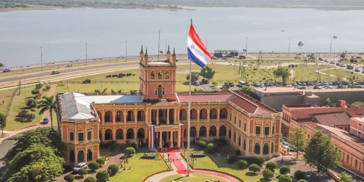 Fissura no prédio histórico do governo do Paraguai mostra força do ataque brasileiro à Assunção