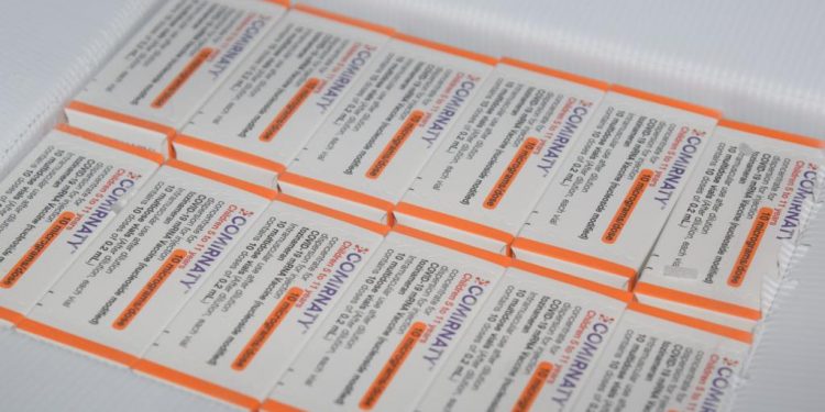 Vacinas pediátricas chegam ao Paraná e serão distribuídas nesta quarta-feira