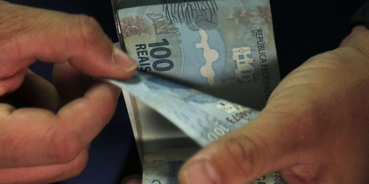 Caixa paga Auxílio Brasil a cadastrados com NIS final 0