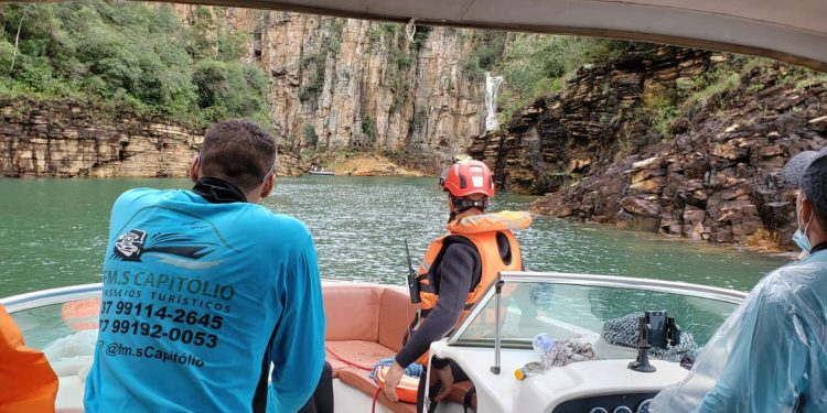 Buscas por fragmentos de corpos continuarão em Capitólio (MG)