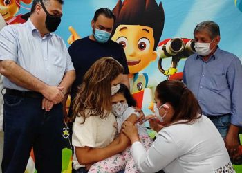 Paraná vacina primeira criança contra a Covid-19