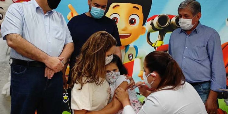 Paraná vacina primeira criança contra a Covid-19
