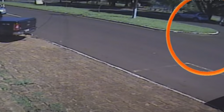Pedestre é atingido por pneu desgovernado em Medianeira