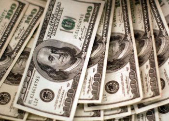 Dólar cai para R$ 5,14 e fecha sexta semana em baixa