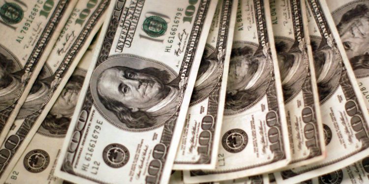 Dólar cai para R$ 5,14 e fecha sexta semana em baixa