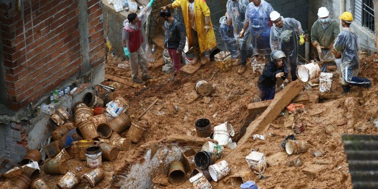 Chuvas: sobe para 15 número de corpos encontrados em Franco da Rocha