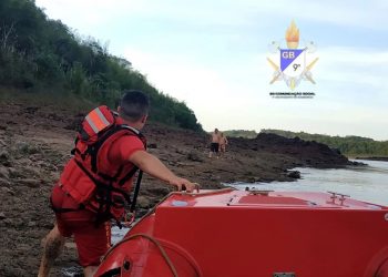 Homens nadam até Ilha Acaray e precisam ser resgatados