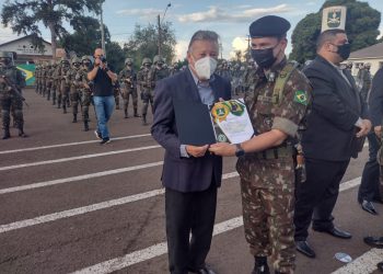 Nos 90 anos do BIMec, presidente da Soamar recebe título de ‘Amigo de Batalhão’