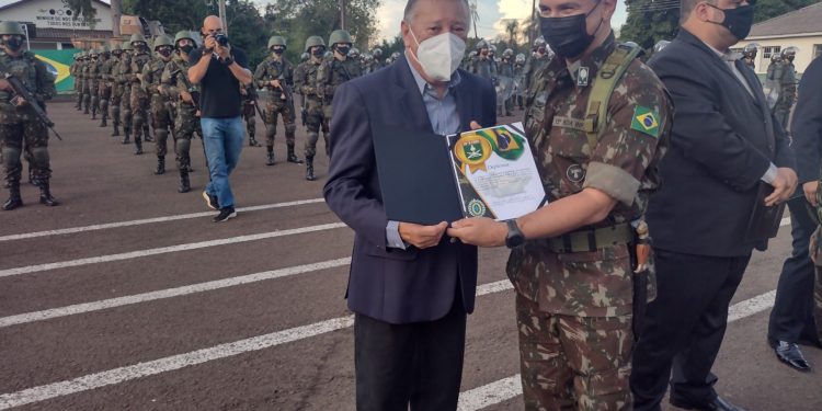 Nos 90 anos do BIMec, presidente da Soamar recebe título de ‘Amigo de Batalhão’