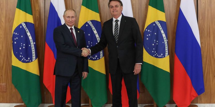 Presidente Jair Bolsonaro embarca nesta segunda-feira para a Rússia