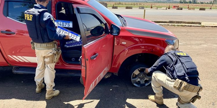 “Fuga de cinema” em Santa Terezinha: PRF e DENARC recuperam veículo furtado
