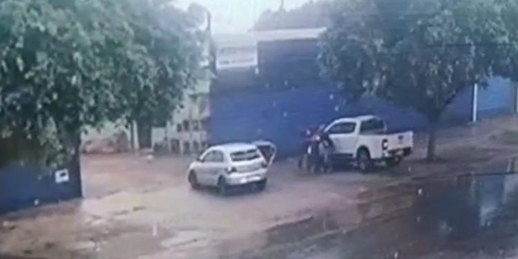 Vídeo: Brasileira é sequestrada na fronteira e pode ter sido levada ao Paraguai