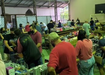 Observatório Social arrecada R$ 136 mil com bazar de produtos importados