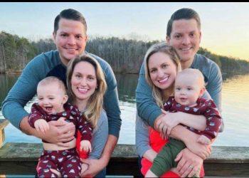 Irmãs gêmeas se casam com irmãos gêmeos e filhos nascem idênticos