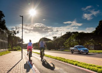 Ladrões danificam iluminação em trechos da ciclovia na Vila A