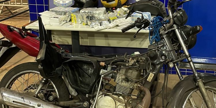 Receita Federal apreende cigarros e baterias de celulares na Ponte da Amizade