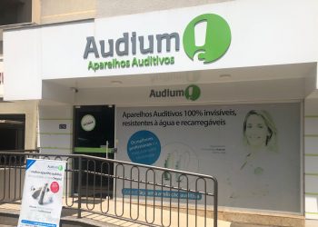 Aumento da taxa de surdez entre jovens até 25 anos é preocupante, afirma fonoaudióloga
