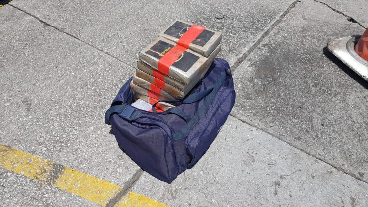 Receita Federal apreende 33 kg de cocaína em Paranaguá