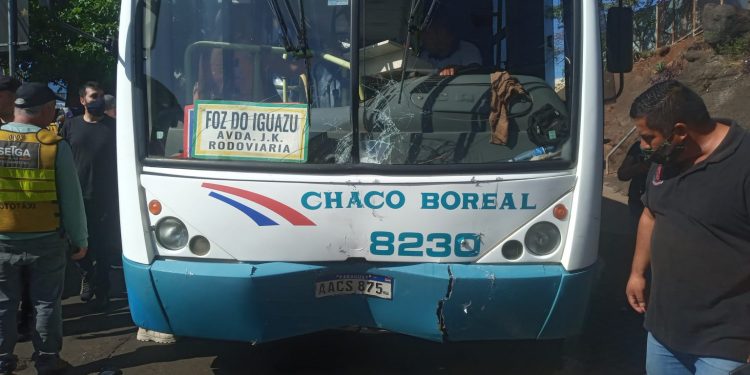 Mulher morre em acidente com ônibus na Ponte da Amizade