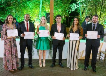 Hospital Costa Cavalcanti forma seis novos médicos residentes