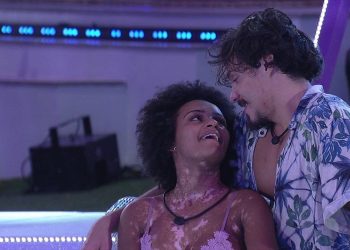 BBB: Noite foi quente nos edredons da casa (Foto: Reprodução/Globo)