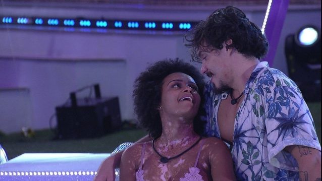 BBB: Noite foi quente nos edredons da casa (Foto: Reprodução/Globo)