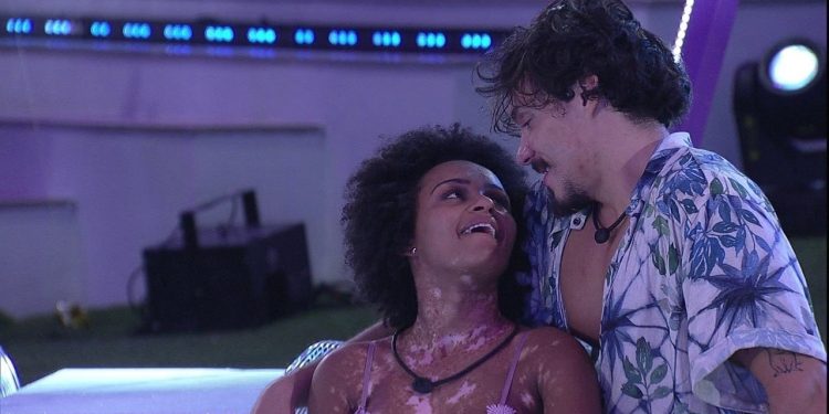 BBB: Noite foi quente nos edredons da casa (Foto: Reprodução/Globo)