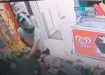 Câmera flagra ação de assaltante em posto de combustível em Foz do Iguaçu