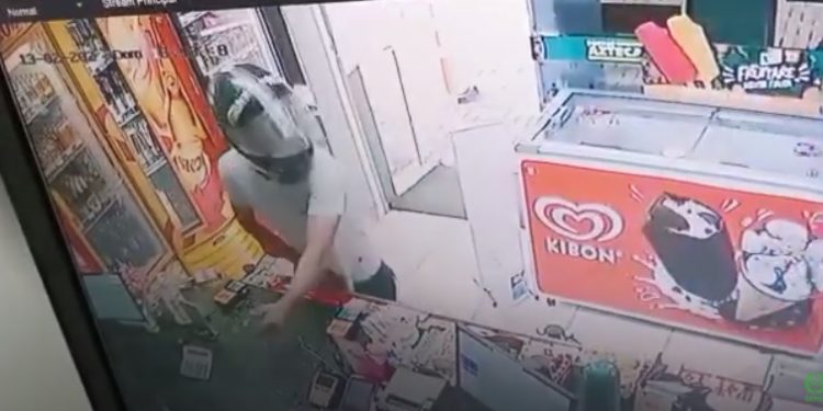 Câmera flagra ação de assaltante em posto de combustível em Foz do Iguaçu