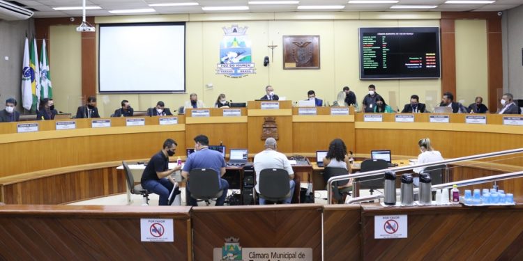Vereadores decidirão sobre remanejamento de R$ 6 mi para contrato emergencial do transporte coletivo