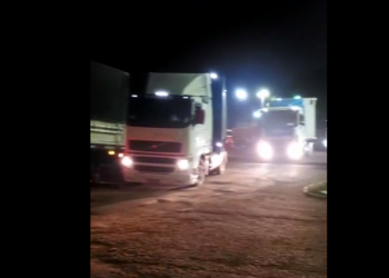 Caminhoneiros fazem “buzinaço” na fronteira entre Brasil e Paraguai