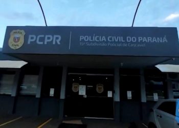 Crianças retiram placas de veículos para decorar quarto e são encaminhadas à delegacia