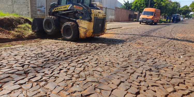 Ruas do Jardim Ipê recebem pavimentação