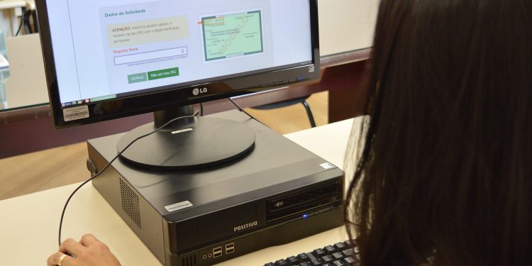 Polícia Civil oferece serviço online de alteração de sobrenome para casados e divorciados no RG