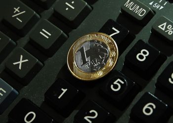 Número de endividados cai 0,2 ponto percentual em janeiro, diz CNC