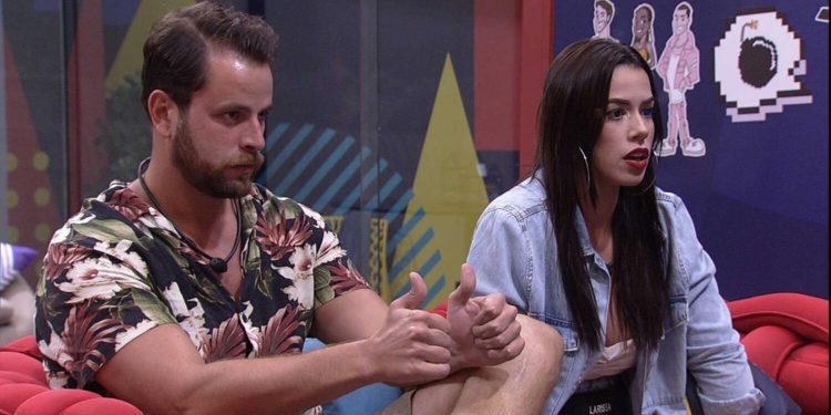 BBB: Larissa e Gustavo são os mais novos integrantes do BBB (Foto: Reprodução/Globo)