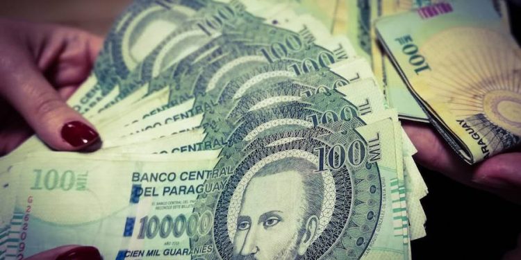 Economista brasileiro destaca sistema financeiro paraguaio como sólido e confiável