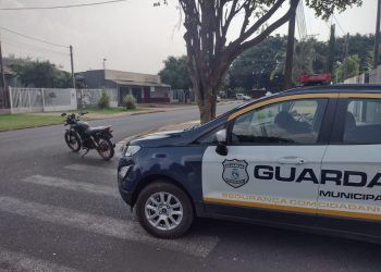 Homem é detido sem CNH e moto sem placa